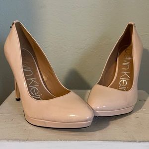 Calvin Klein size 6 blush nude heels